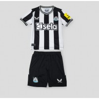 Fotballdrakt Barn Newcastle United Hjemmedraktsett 2023-24 Kortermet (+ Korte bukser)
